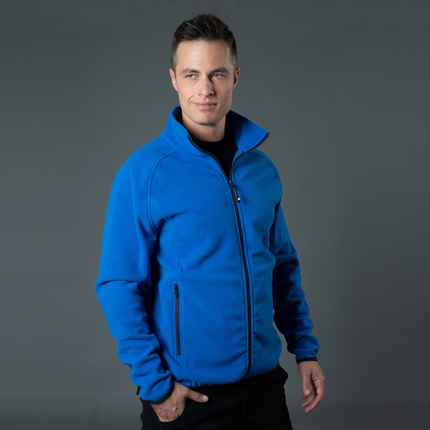 Metz ManFLEECES / JRC - JAMES ROSS COLLECTIONPolar - fleece ζακέταΠεριγραφή:Η Polar fleece ζακέτα διαθέτει κλείσιμο με φερμουάρ και δύο πρακτικές τσέπες με φερμουάρ. Τα ρεγκλάν μανίκια της προσφέρουν άνετη εφαρμογή, ενώ η ελαστική μέση και μανσέτες εξασφαλίζουν επιπλέον άνεση. Σύνθεση:280g/m², 100% ΠολυέστερΑυτή η ζακέτα είναι ιδανική για επαγγελματική ένδυση σε περιβάλλοντα εργασίας που απαιτούν άνεση και πρακτικότητα, όπως σε χώρους εστίασης ή logistics.Διαθέσιμα χρώματα:Σπαρταριστό μαύρο, γκρι και μπλε.Δυνατότητα Προσαρμογής:Προσαρμόζεται εύκολα με εκτυπώσεις λογοτύπου, κάνοντάς την ιδανική επιλογή για ομάδες και εταιρείες που επιθυμούν να προβάλλουν την επωνυμία τους. Επικοινωνήστε μαζί μας για να βρούμε μαζί αυτό που θέλετε.